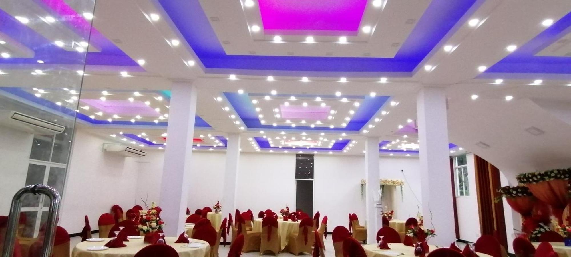 Avanya Hotel And Reception Hall Angunakolapelessa Exterior photo