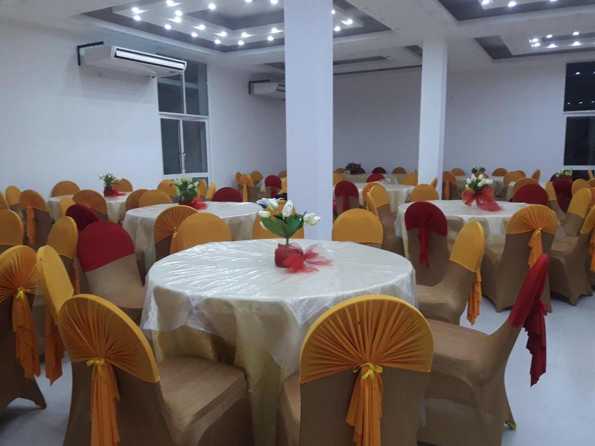 Avanya Hotel And Reception Hall Angunakolapelessa Exterior photo